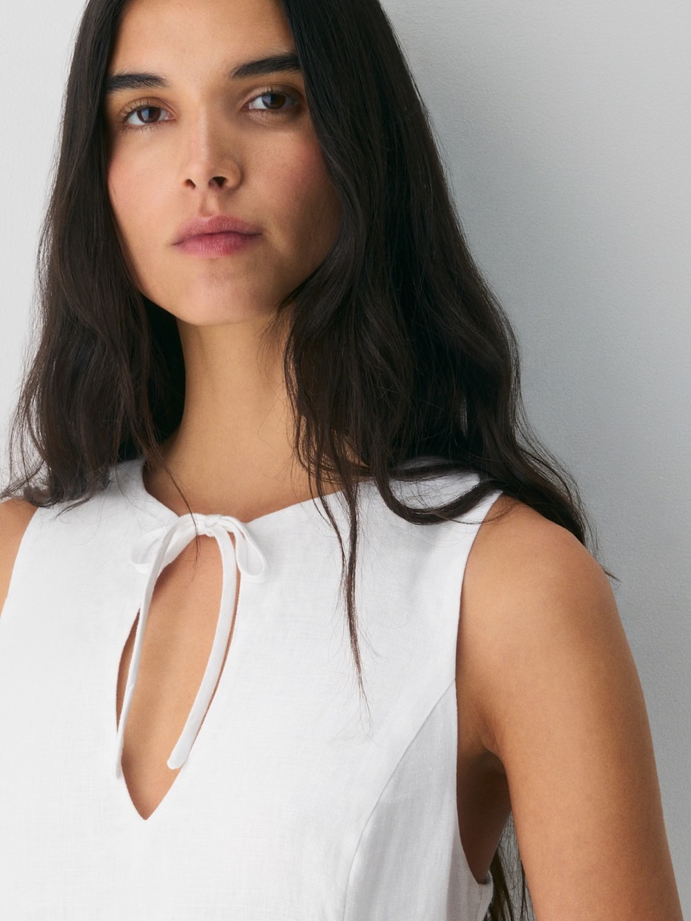 Aritzia White Sleeveless Midi Dress with Keyhole Neck - Picture 4 of 14
